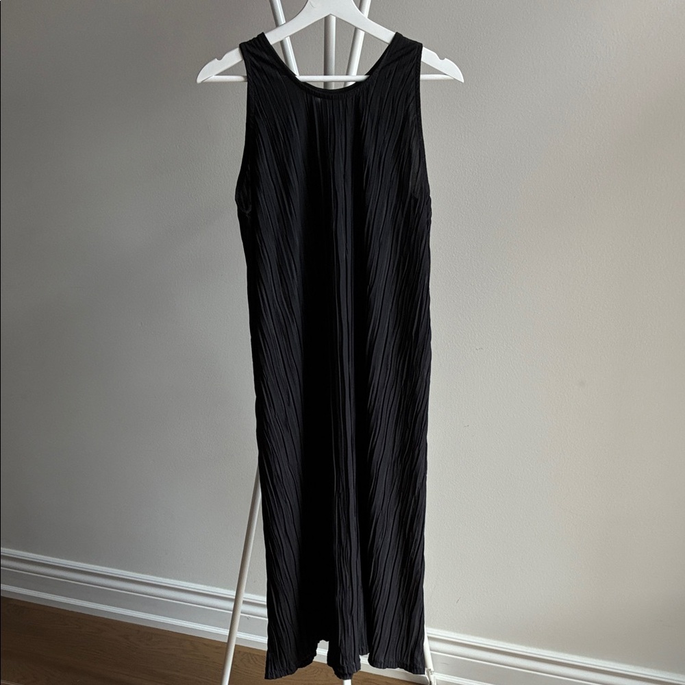 Chic Black Sleeveless Midi Dress